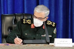 پیام تبریک سرلشکر باقری به مناسبت فرا رسیدن سال نوی میلادی