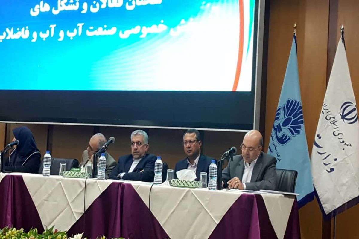 نشست وزیر نیرو با فعالان اقتصادی