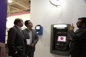 مدیر عامل شرکت سرمایه گذاری ایران از غرفه بانک ایران زمین بازدید کرد