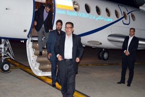 شمخانی راهی تهران شد