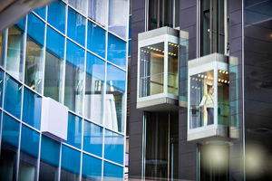 آیا می‎دانید چرا در آسانسور آینه نصب می‎کنند؟