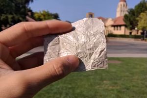 از سلفون در لباس برای خنکی استفاده می شود