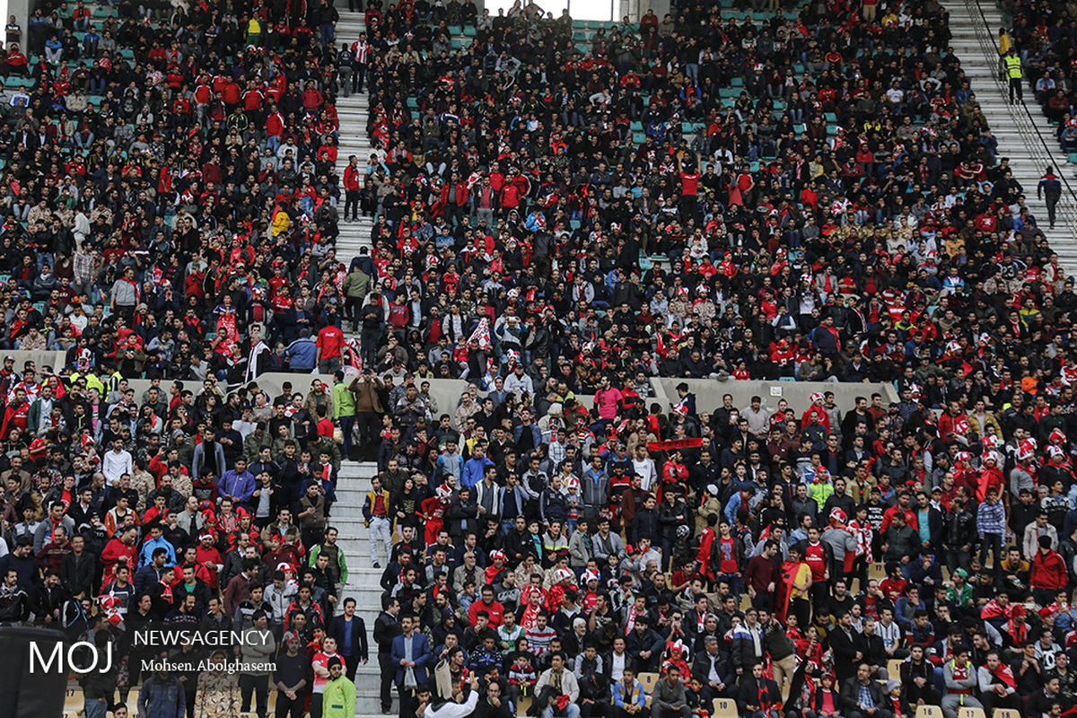 دیدار تیم های فوتبال پرسپولیس تهران و نفت تهران