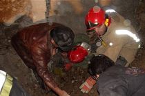 ریزش آوار در یک بنای قدیمی و محبوس شدن کارگران