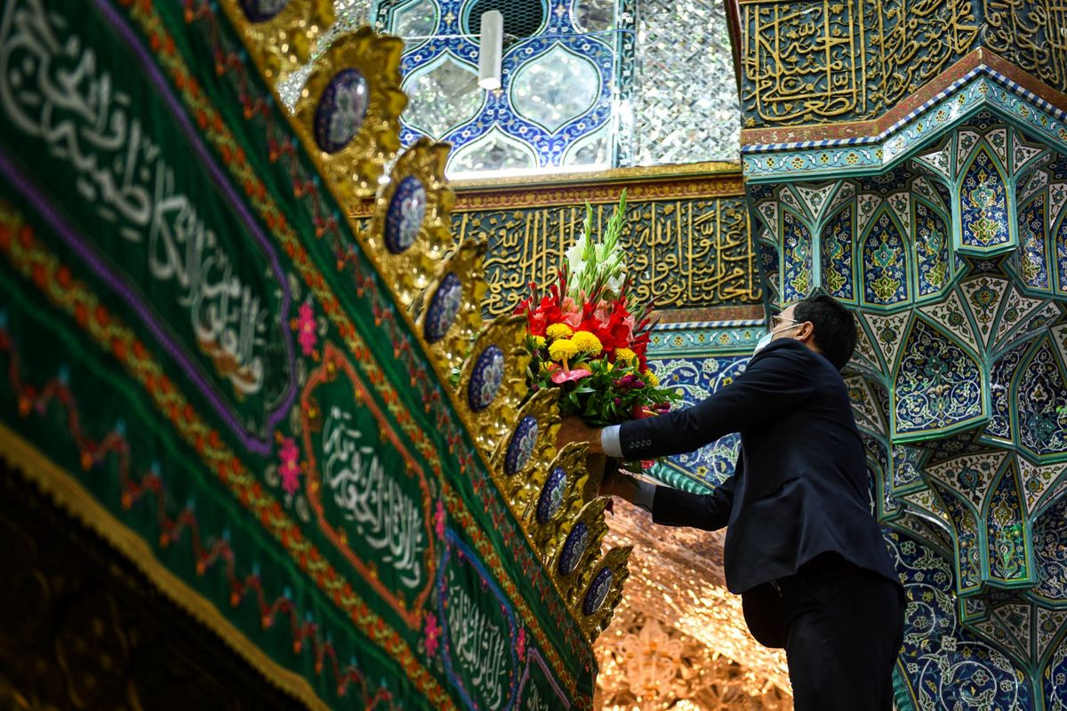 گل آرایی ضریح حضرت معصومه