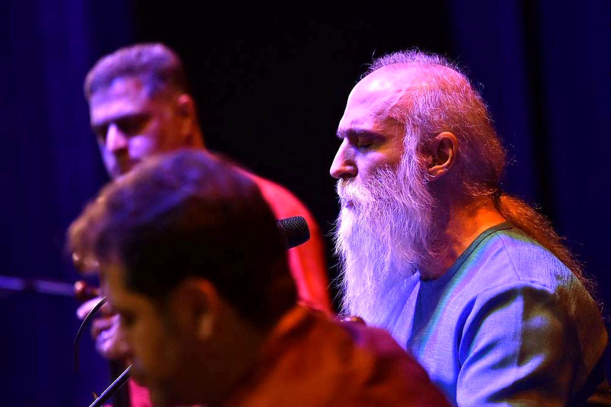 داود آزاد در کنسرت وافریادا