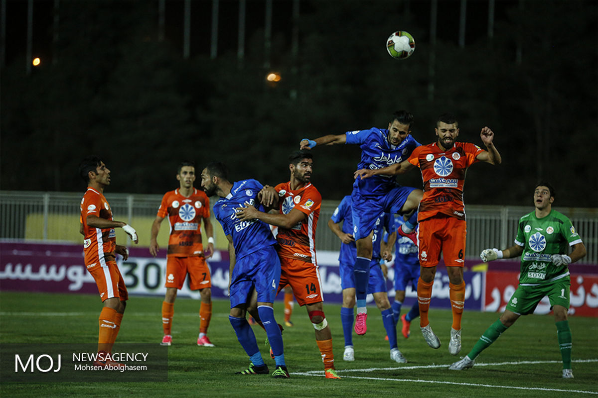 دیدار تیم‌های فوتبال سایپا و استقلال تهران