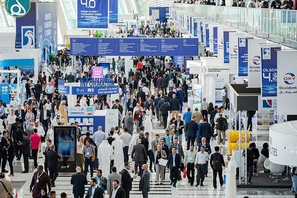 هیات پارلمانی ایران در نمایشگاه نفت و گاز ابوظبی حضور یافت