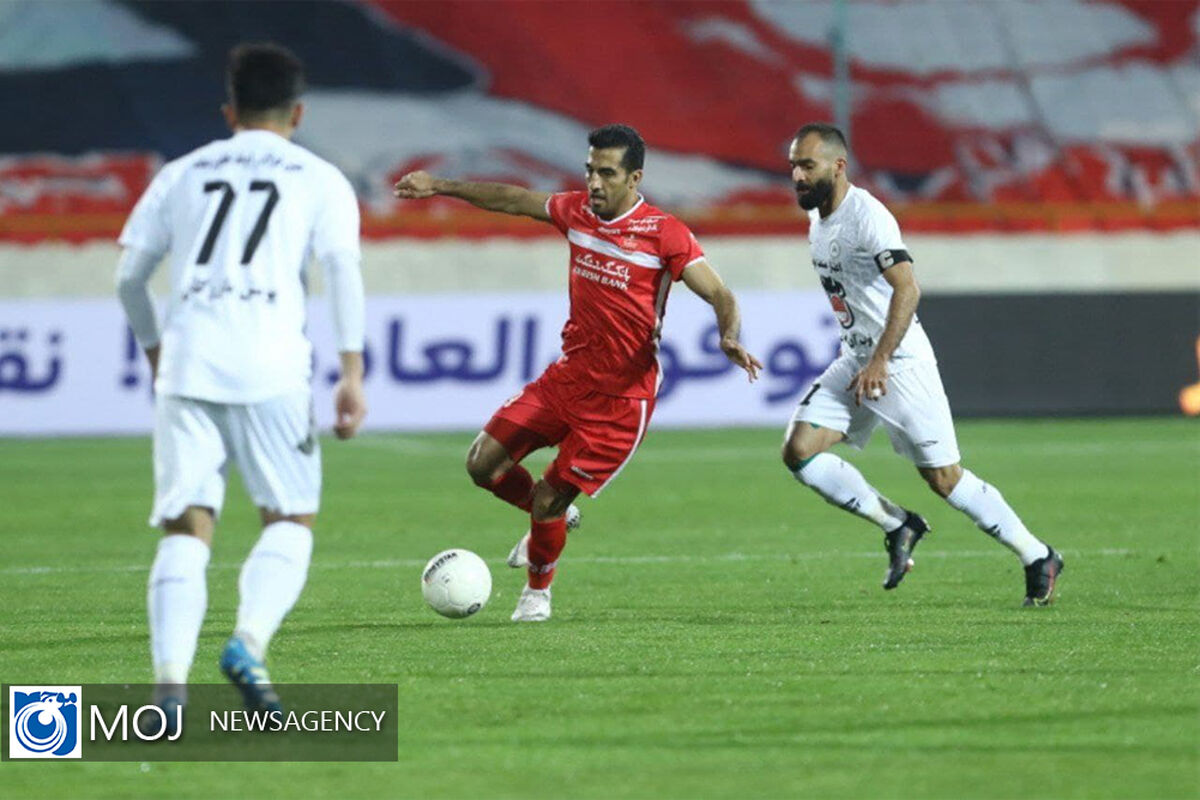 دیدار تیم های فوتبال پرسپولیس و ذوب آهن اصفهان