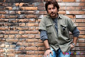 «ماه در مه» و «کتاب باز» را آگاهانه انتخاب کردم / باید به مردم احترام بگذاریم