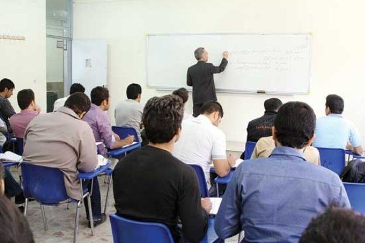 دانشجو در کلاس