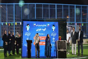 زمین ورزشی بهسازی‌شده الهیه جنوبی بندرعباس همزمان با سالروز پیروزی انقلاب اسلامی افتتاح شد