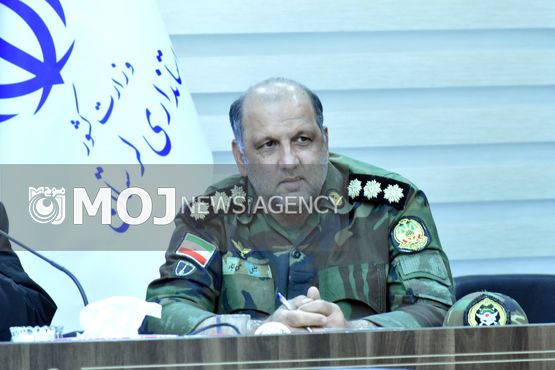 عوامل لشکر 84 و بالگردهای هوانیروز ارتش در خدمت رسانی به سیل زدگان لرستان درنگ نکرده اند