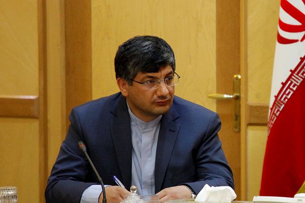 بیش از هزار و ۳۰۰ نفر در دوره های آموزشی صنایع دستی شرکت کردند