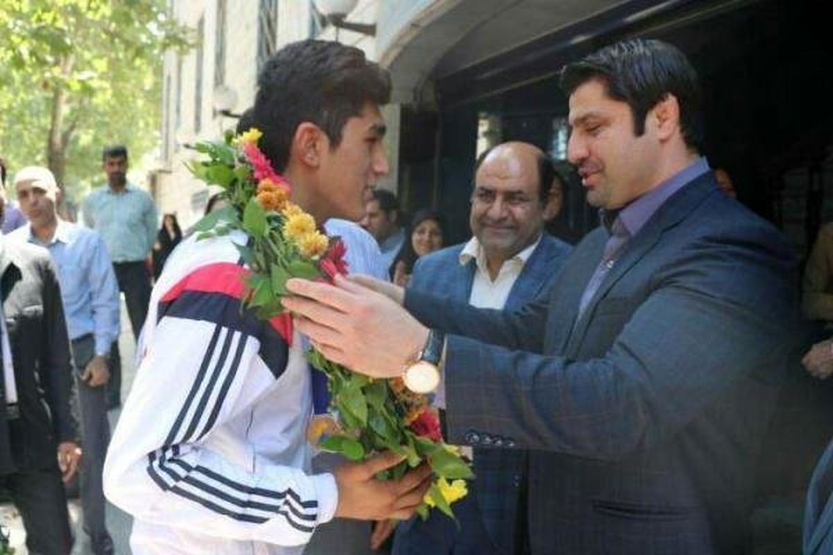 قهرمان گلستانی موی تای جهان