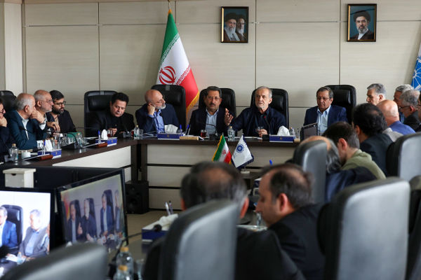 اتاق بازرگانی از پیشگامان جبهه اقتصادی در جنگ ترکیبی و همه‌جانبه دشمن است
