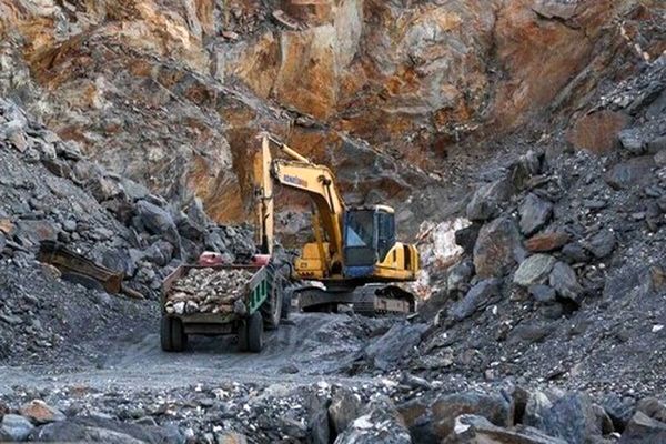 توقف فعالیت ۲ واحد معدنی آلاینده در محور بلده/ نمونه‌برداری از پساب معادن شن و ماسه مازندران