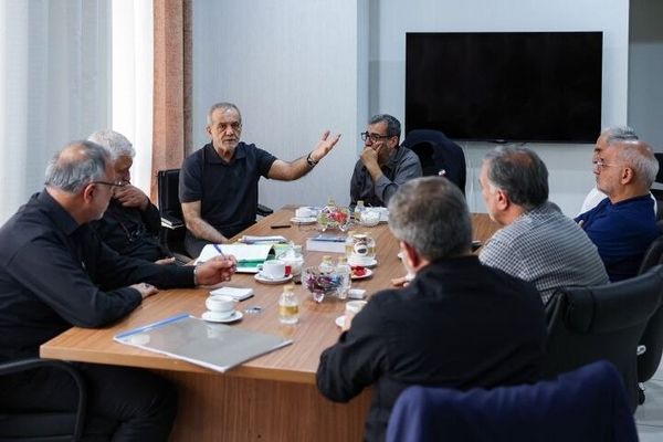 نباید از نگاه مسئولان هیچ مشکل معیشتی و اجتماعی پنهان بماند