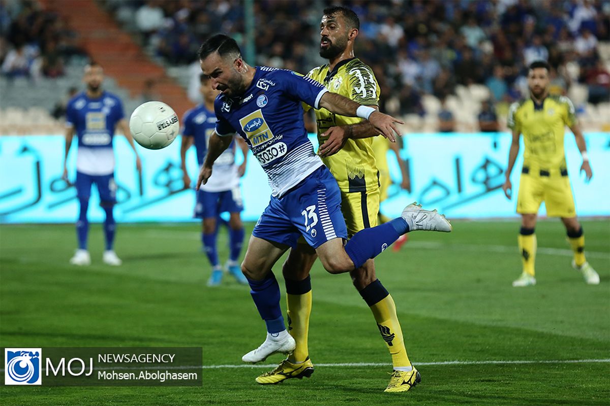 دیدار تیم های فوتبال استقلال و فجر شهید سپاسی