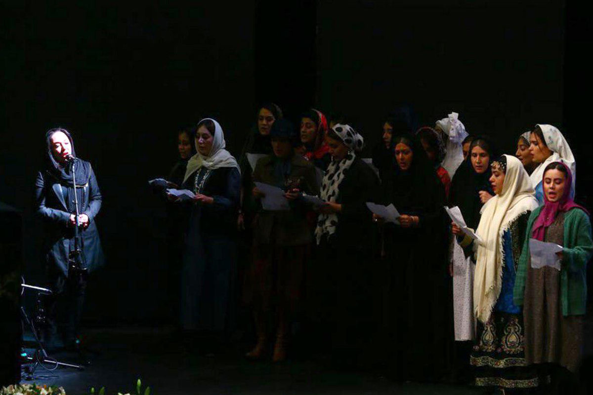 تک خوانی زنان در مراسم افتتاحیه جشنواره فیلم فجر