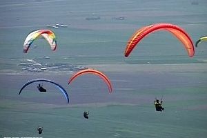 کرمانشاه میزبان رقابت‌های پاراگلایدر کشور
