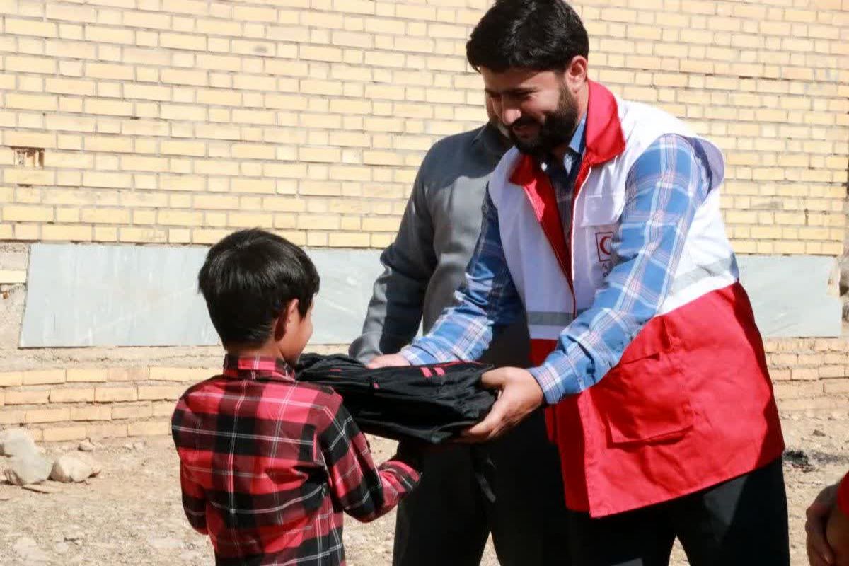 کمک به دانش آموزان 