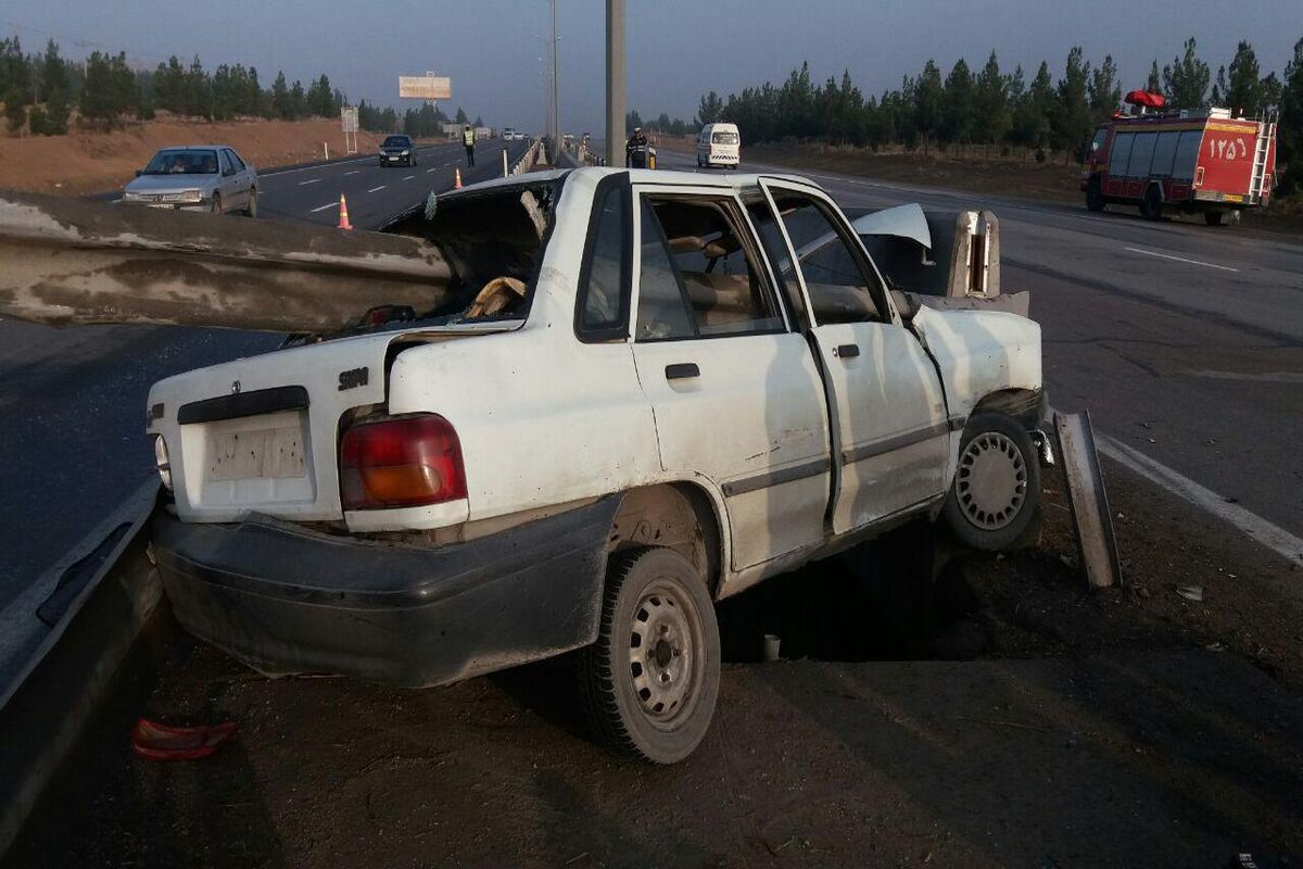 واژگونی خودرو پراید  در آزاد راه شهید شوشتری مشهد 