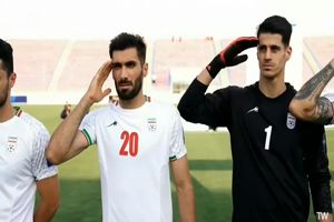 سلام نظامی بازیکنان تیم ملی فوتبال پیش از دیدار با افغانستان + فیلم