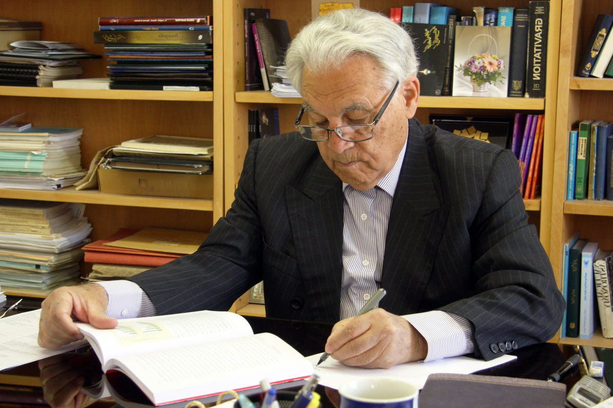 پروفسور ثبوتی