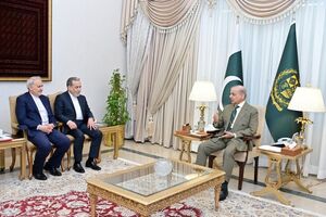 نخست‌وزیر پاکستان نسبت به دیدارش با وزیر خارجه ایران ابراز خرسندی کرد