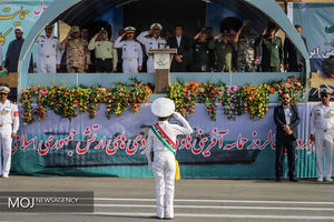 رژه یگان های نمونه ارتش در بندرعباس