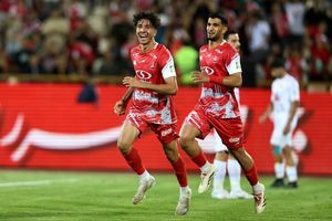 سرمربی پرسپولیس به بازیکن زیر ۲۱ سال میدان می‌دهد