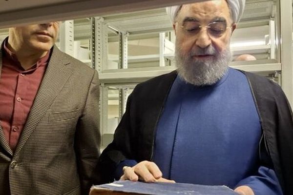 حسن روحانی کتابخانه شخصی خود را به کتابخانه ملی اهدا کرد