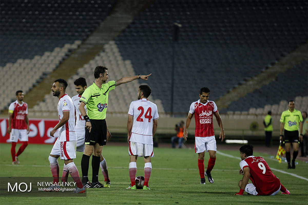 آغاز مسابقات هفدهمین دوره لیگ برتر فوتبال دیدار پرسپولیس و فولاد خوزستان