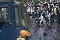 پلیس هند در کشمیر از گاز اشک آور استفاده کرد