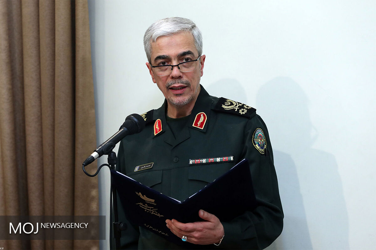 دیدار برگزیدگان جشنواره مالک اشتر با مقام معظم رهبری/سردار محمد باقری رییس ستاد کل نیروهای مسلح