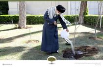 کاشت درخت یک حرکت کاملاً دینی و انقلابی است/ باید جلوگیری از شکار غیرقانونی را جدی گرفت 