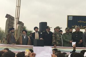 فرزندان رهبر انقلاب در سفر به مناطق زلزله زده ایشان را همراهی کردند