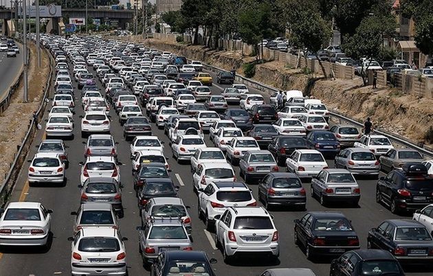 ترافیک در آزاد راه تهران-کرج نیمه سنگین است/ بارش باران در محورهای استان مازندران