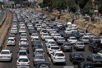 ترافیک در آزاد راه تهران-کرج نیمه سنگین است/ بارش باران در محورهای استان مازندران