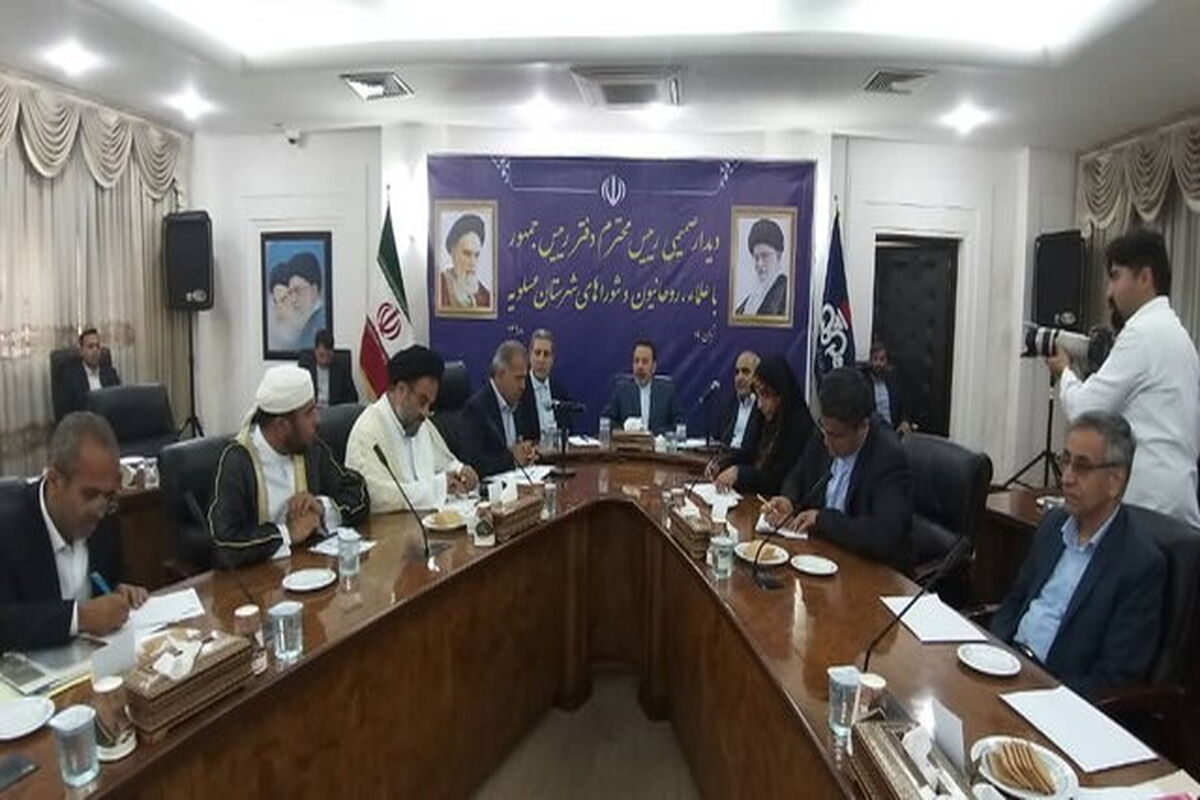 دیدار واعظی با علما و روحانیون شهرستان عسلویه