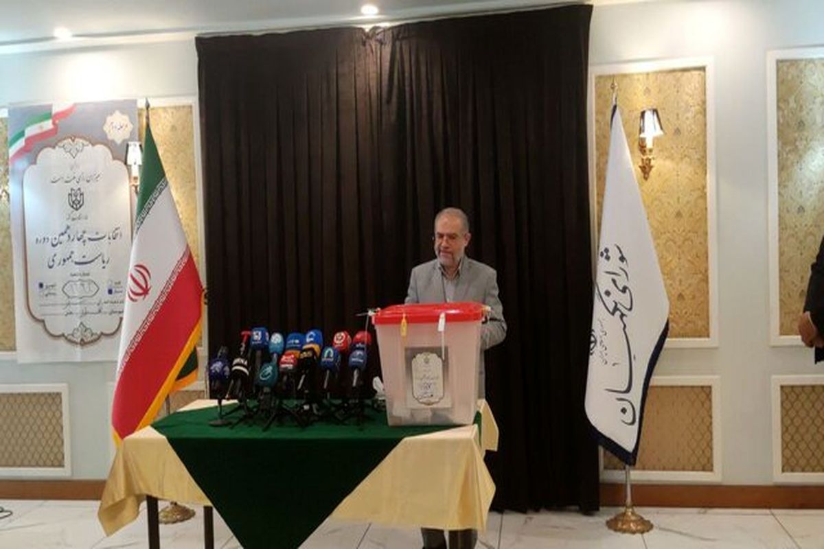 قائم مقام دبیر شورای نگهبان رای خود را در صندوق انتخابات انداخت