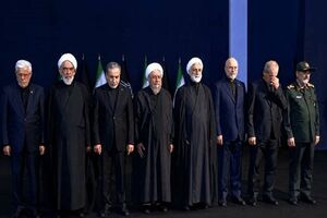 ادای احترام سران قوا و مسئولان ارشد کشور به پیکر امام شهید + فیلم