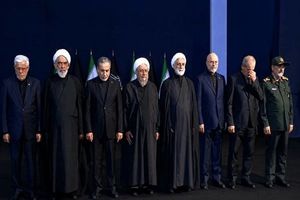 ادای احترام سران قوا و مسئولان ارشد کشور به پیکر امام شهید + فیلم