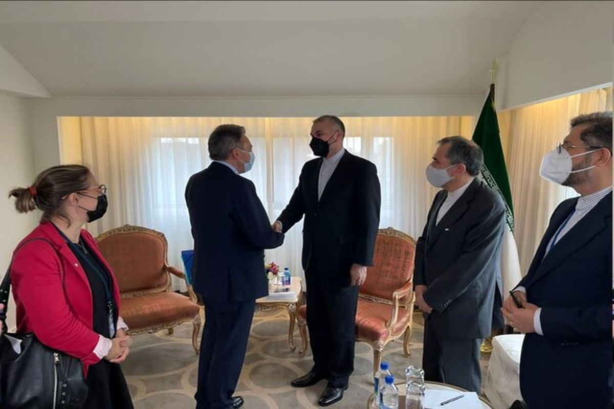 حسین امیرعبداللهیان + پیتر ماور