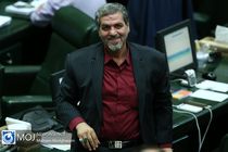 مگر خون نمایندگان رنگین‌تر از خون مردم و مدافعان سلامت است؟