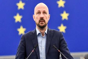 اروپا نباید در برابر تهدیدات ترامپ علیه ایران سکوت کند