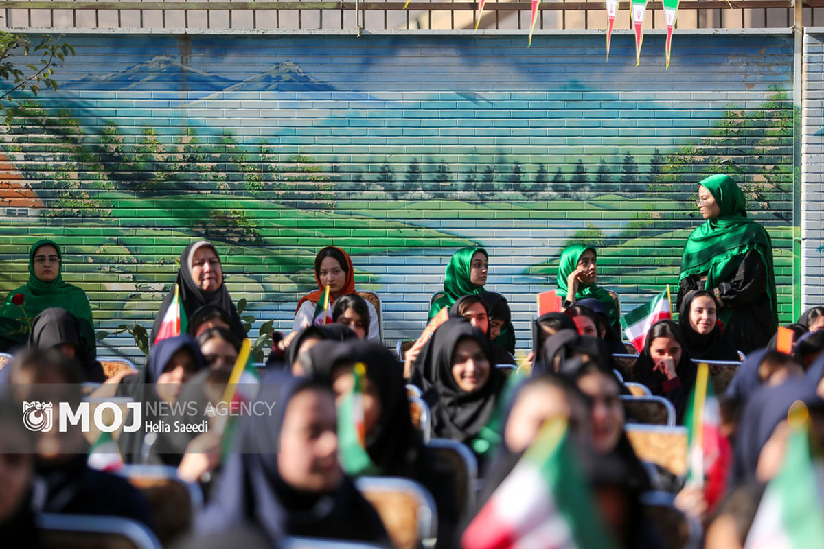 نواختن زنگ آغاز سال تحصیلی با حضور سخنگوی دولت