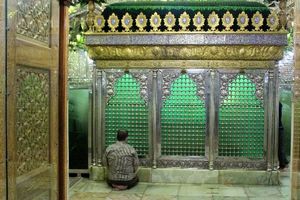 برگزاری آیین گلاب شویی حرم مطهر سلطان سیدجلال الدین اشرف(ع)