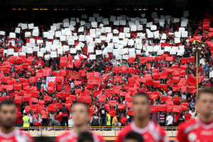 شعار پرسپولیسی‌ها علیه کی‌روش، منصوریان و کنعانی‌زادگان